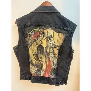 HAND PAINTED REIGN IN BLOOD SLAYER VEST. BRAND : LEE, COLOR BLACK